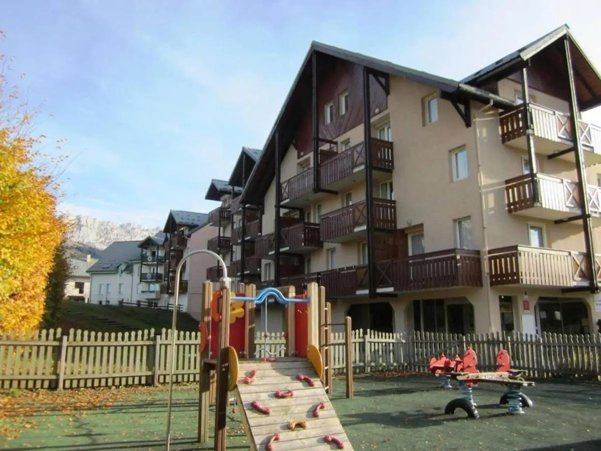 Studio Renove Au Centre De Villard-De-Lans Avec Coin Montagne - 4 Pers., Balcon, Wifi, Proche Commerces. - Fr-1-689-6 0*,  France